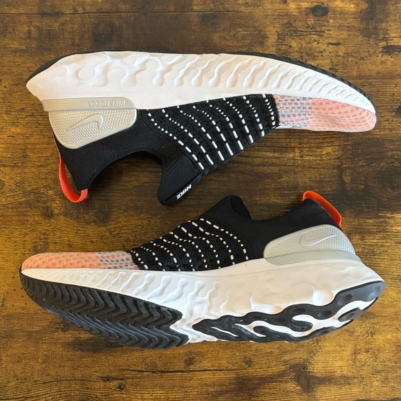 Nike React Phantom Run Flyknit 2 Men's Running Shoes - Picture 12 of 16
